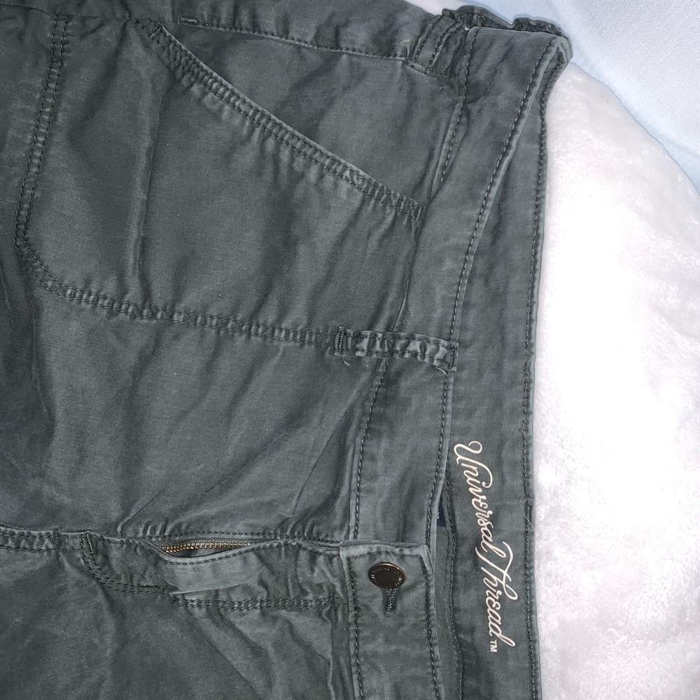 Universal Thread 3” Shorts